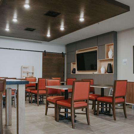 Holiday Inn Express Hotel & Suites Lincoln South By Ihg Екстериор снимка