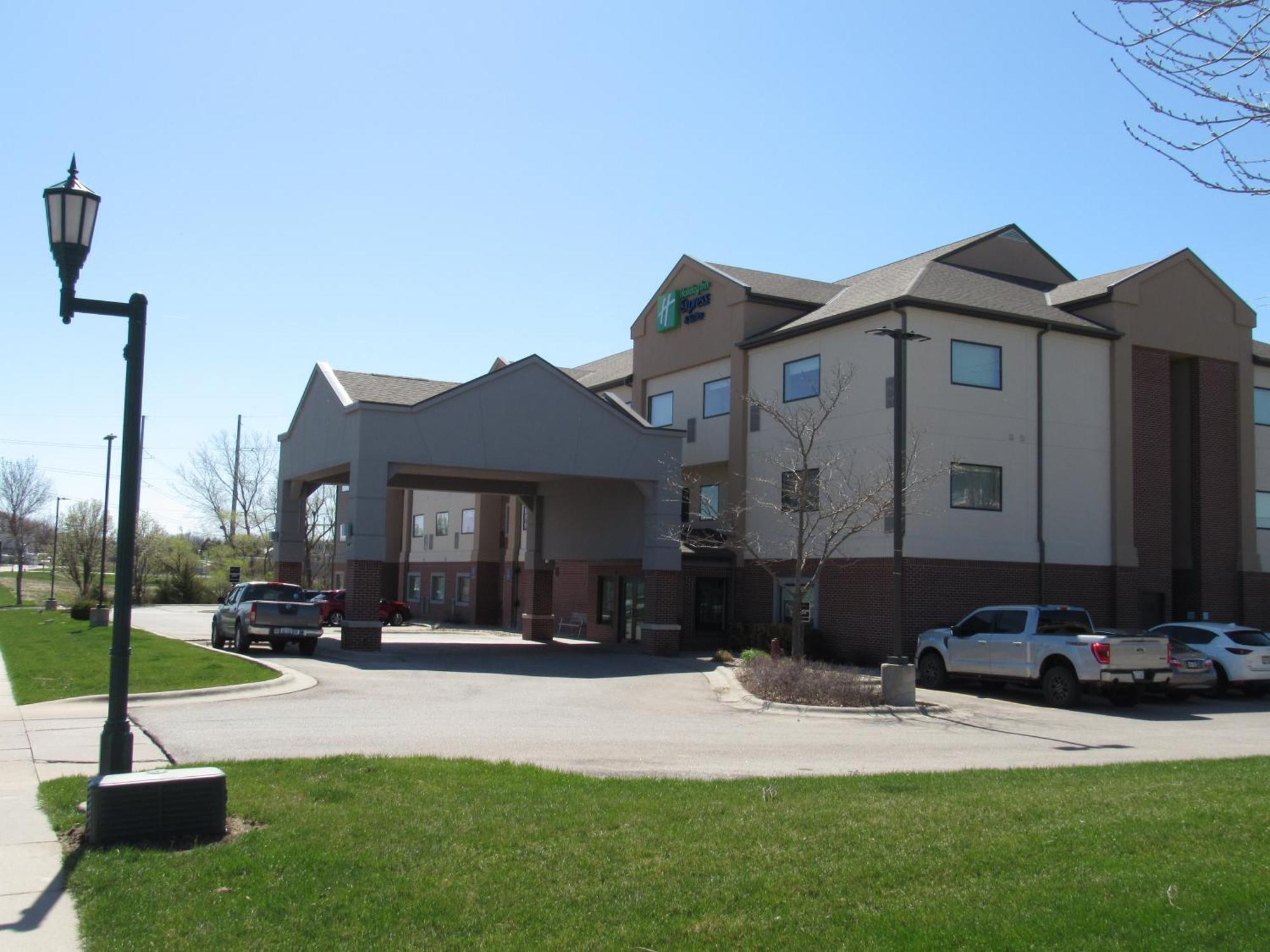 Holiday Inn Express Hotel & Suites Lincoln South By Ihg Екстериор снимка