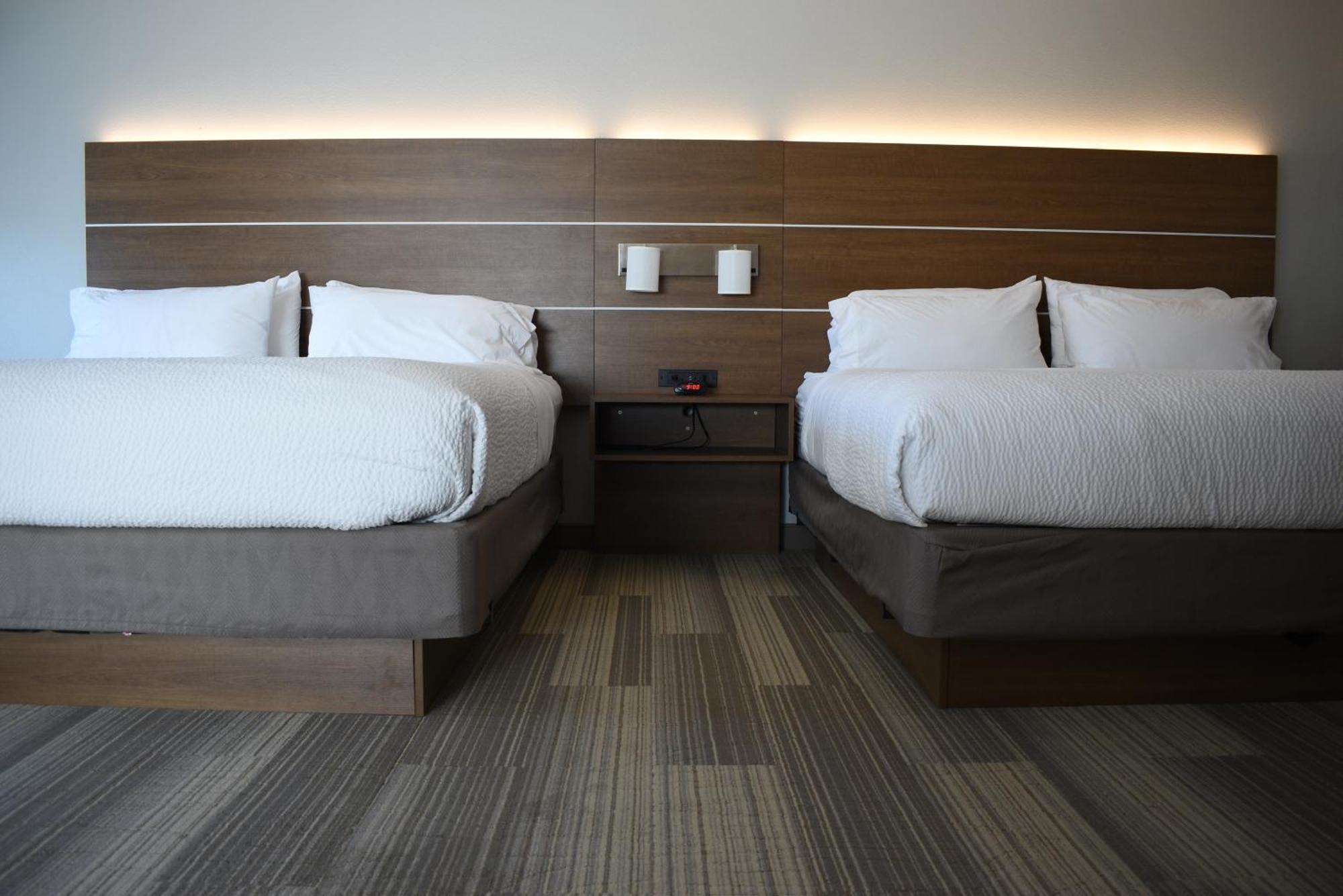 Holiday Inn Express Hotel & Suites Lincoln South By Ihg Екстериор снимка