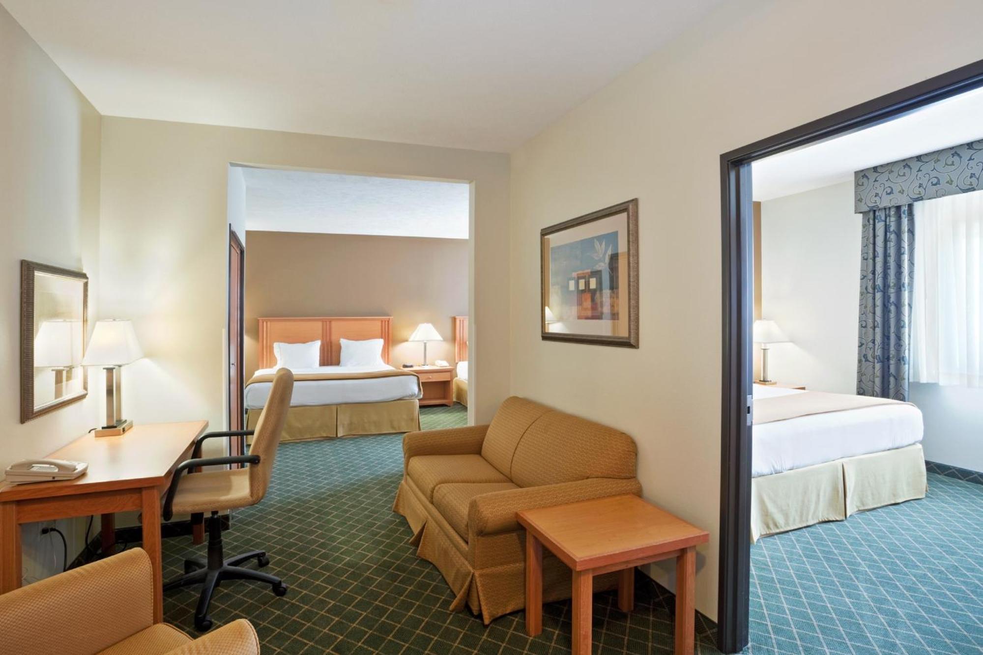 Holiday Inn Express Hotel & Suites Lincoln South By Ihg Екстериор снимка