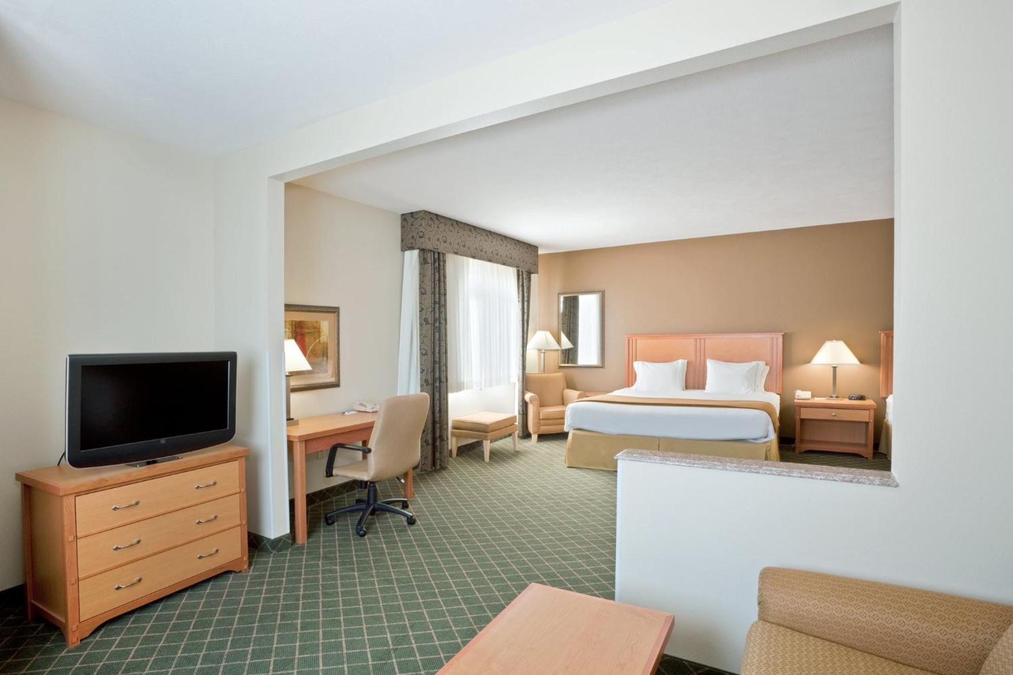 Holiday Inn Express Hotel & Suites Lincoln South By Ihg Екстериор снимка